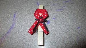 Make It Monday; A Little Lady is On Her Way Series DIY Ladybug Pin (Baby shower favor/game)