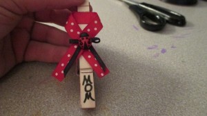 Make It Monday; A Little Lady is On Her Way Series DIY Ladybug Pin (Baby shower favor/game)