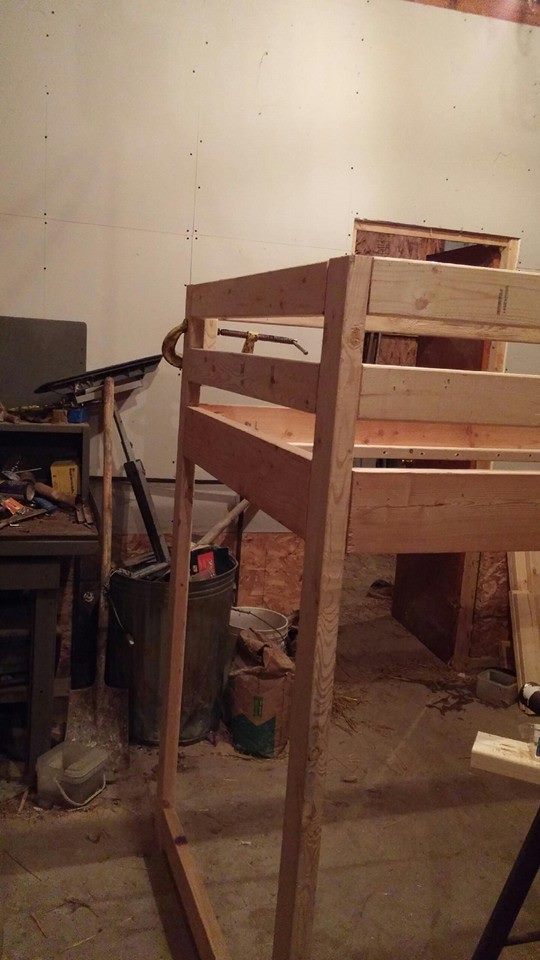 Make It Monday : DIY Loft Bed 