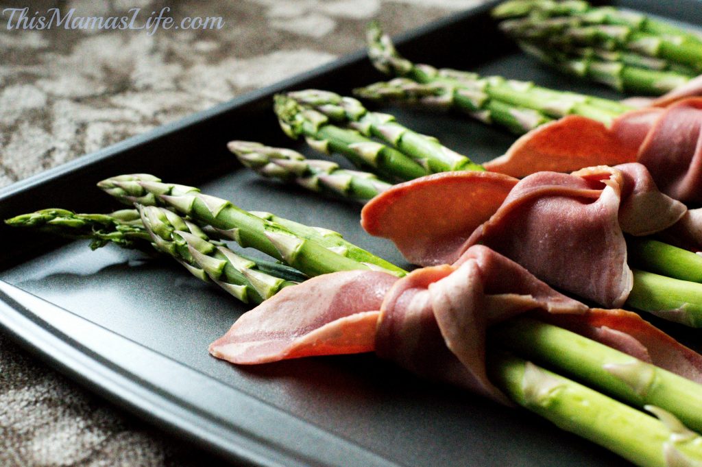 A perfectly easy recipe to make Bacon Wrapped Asparagus Bundles. 